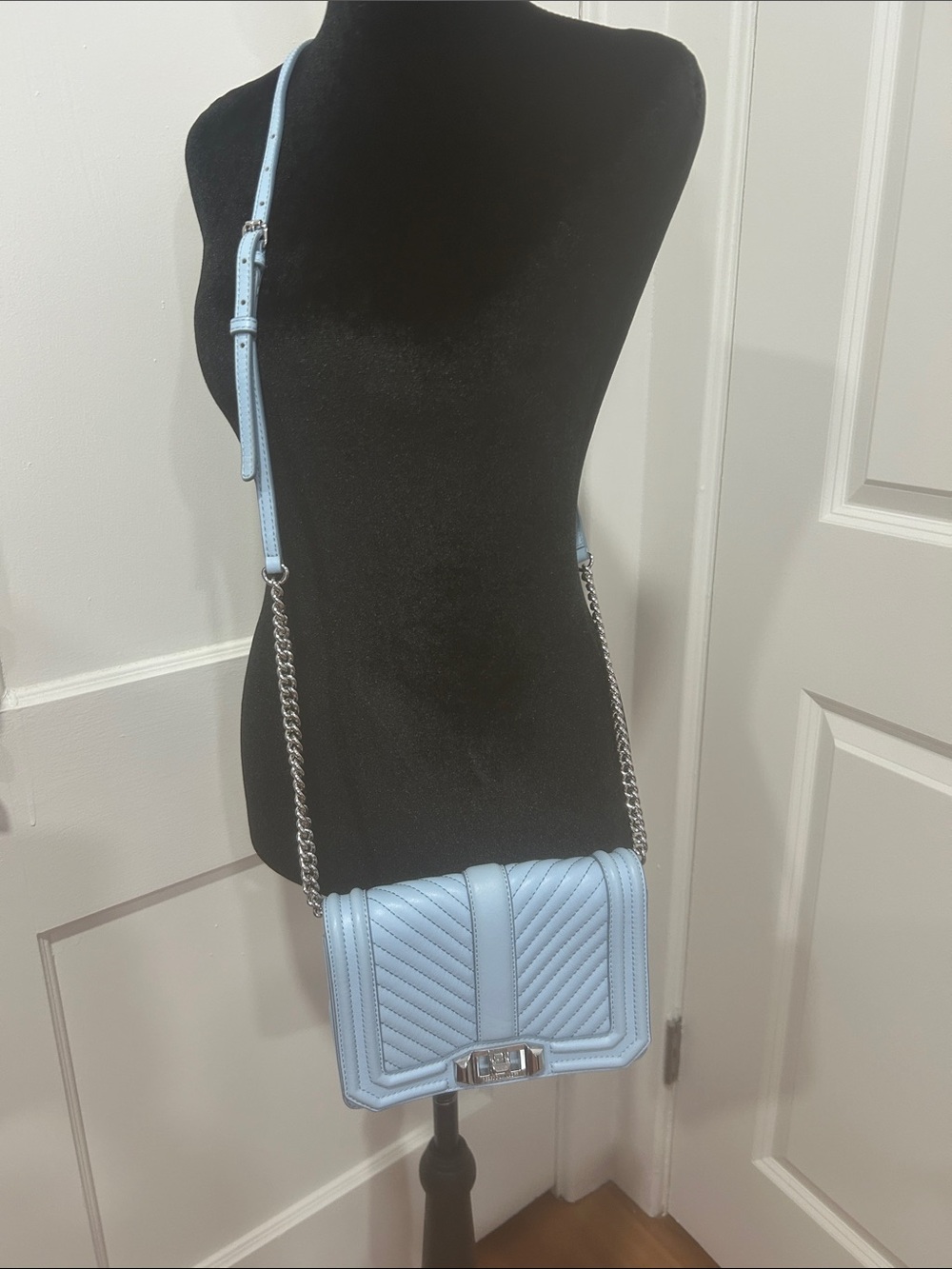 Rebecca Minkoff Chevron Quilted Chain Strap Crossbody Bag Sample blue summer - Picture 16 of 16
